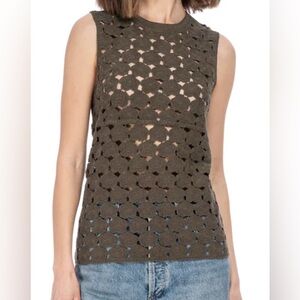 B COLLECTION BY BOBEAU
CROCHET FLORAL TANK